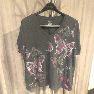 Kohl's Charcoal Tee with Pink/purple Butterfly Print‎